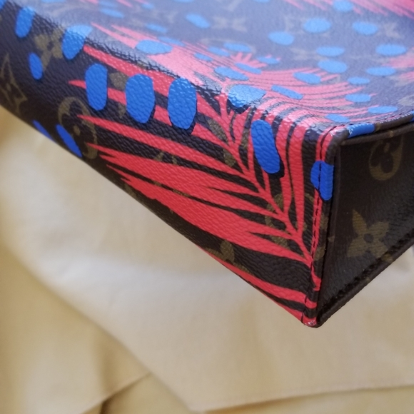 🎉SALE🎉Louis Vuitton 26 pouch - Picture 8 of 14